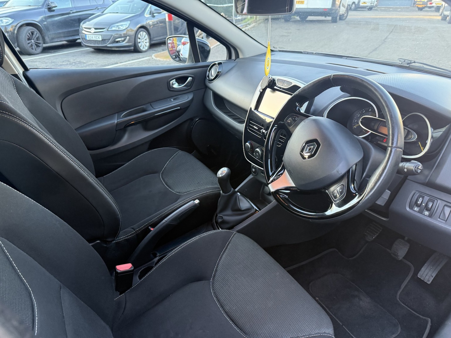 Used Renault Clio 2015 for sale - 76699230: Photo 4