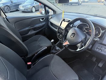 Used Renault Clio 2015 for sale - 76699230: Photo
