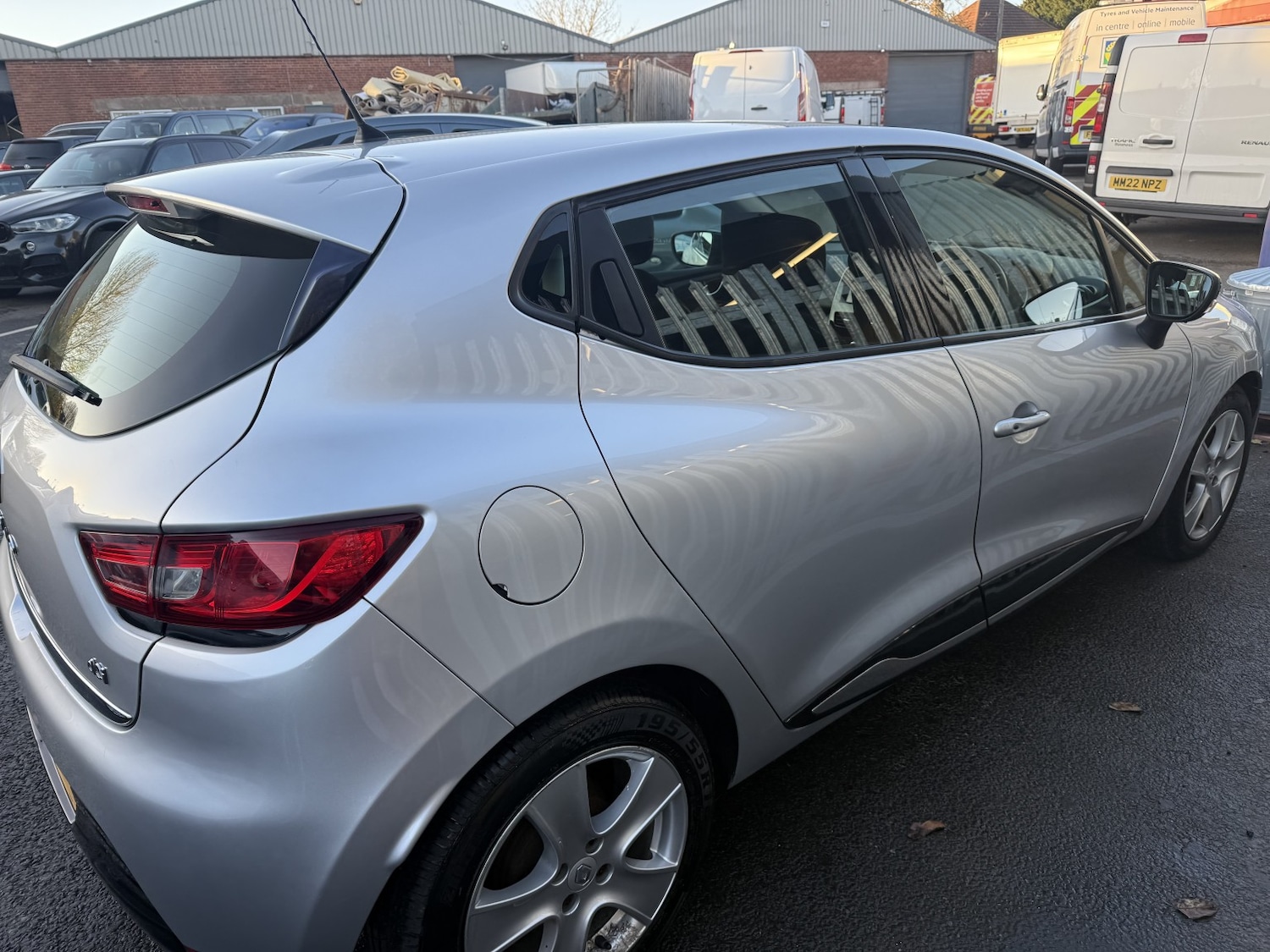 Used Renault Clio 2015 for sale - 76699230: Photo 6