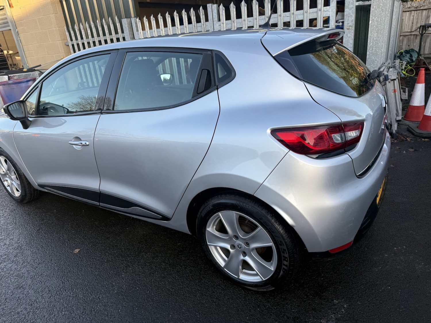 Used Renault Clio 2015 for sale - 76699230: Photo 8