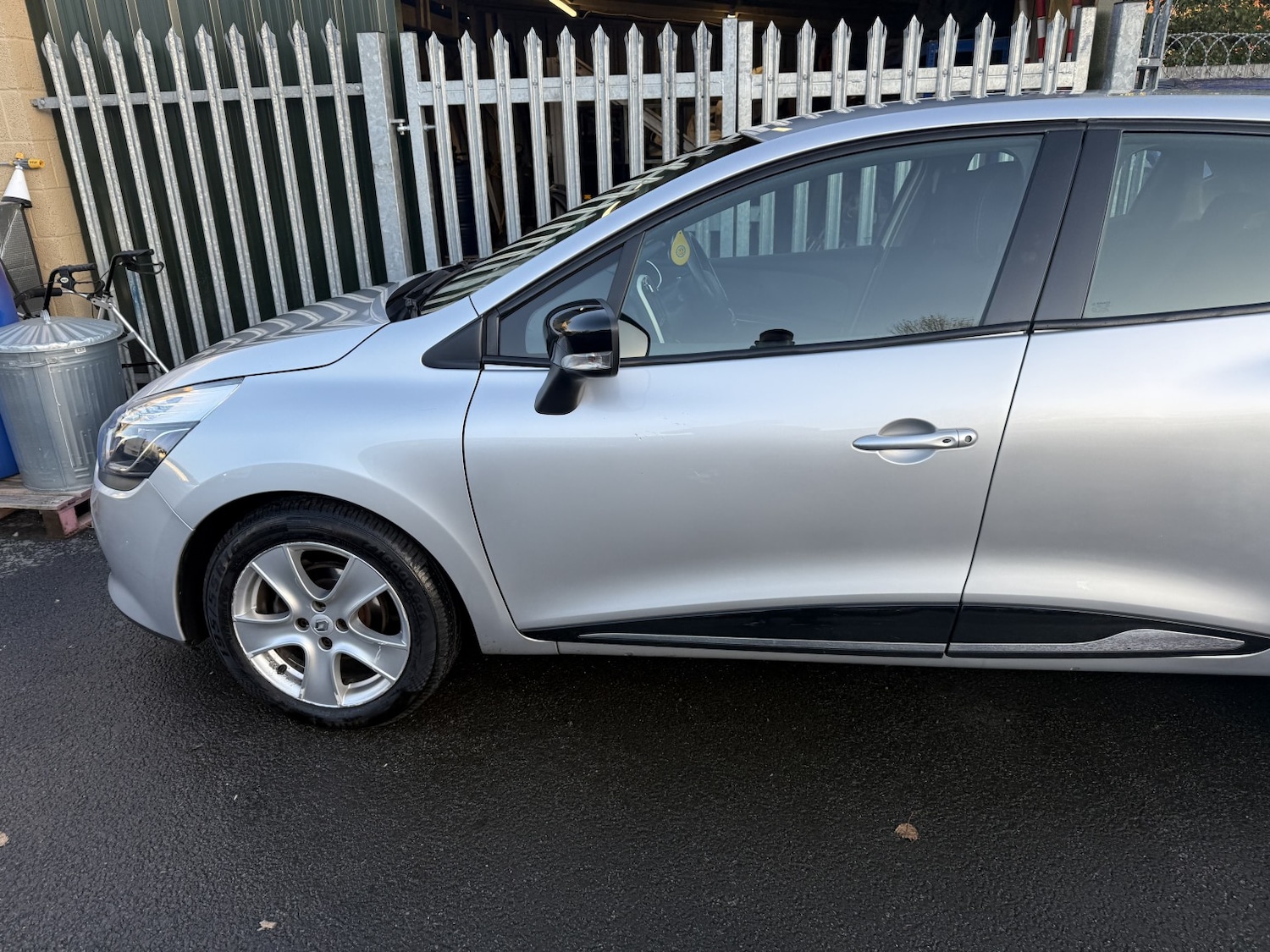 Used Renault Clio 2015 for sale - 76699230: Photo 9