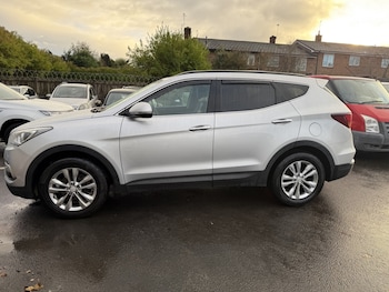 Used Hyundai Santa Fe 2017 for sale - 76687247: Photo