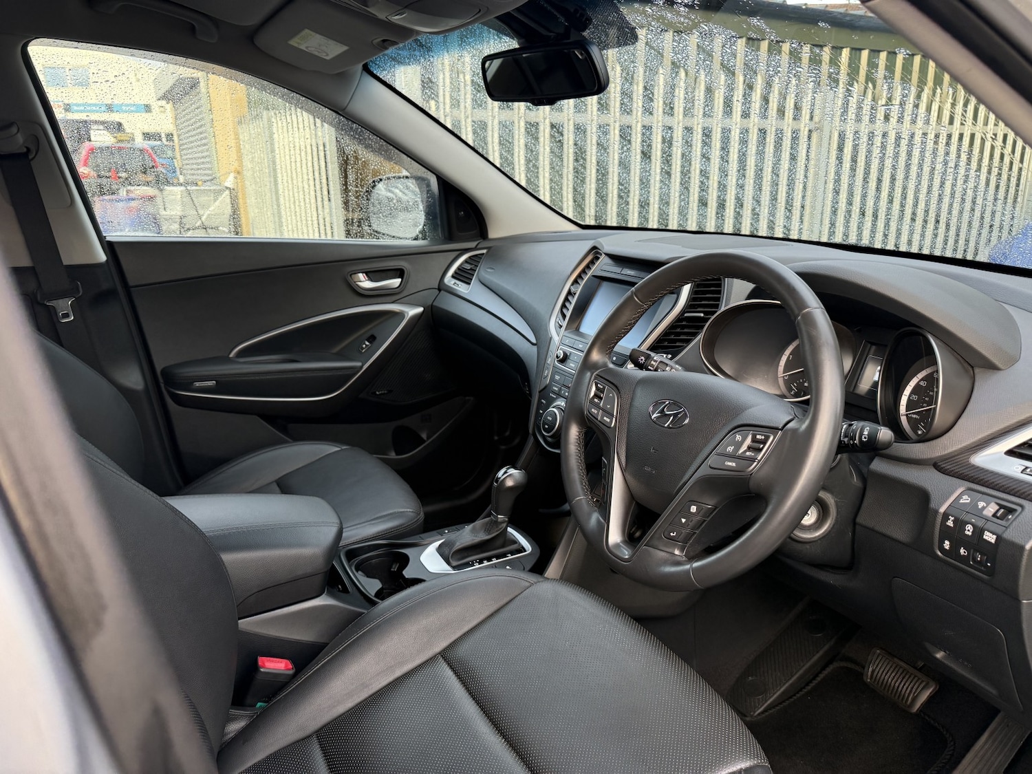 Used Hyundai Santa Fe 2017 for sale - 76687247: Photo 4