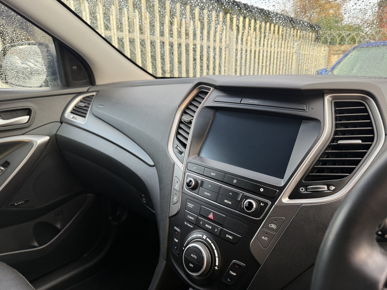 Used Hyundai Santa Fe 2017 for sale - 76687247: Photo 5