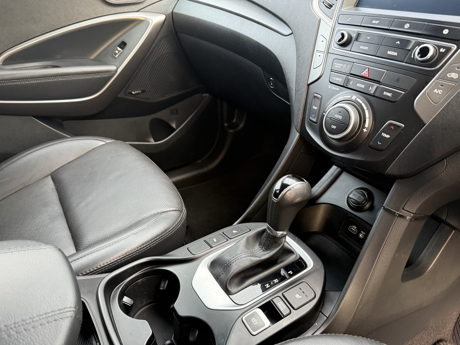 Used Hyundai Santa Fe 2017 for sale - 76687247: Photo 6