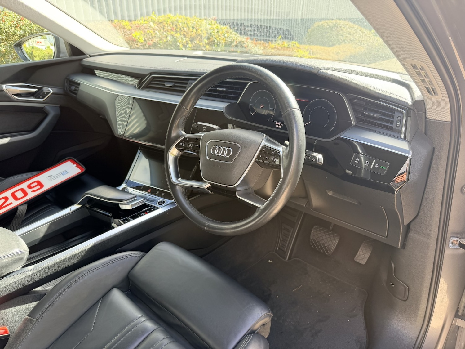 Used Audi e-tron 2020 for sale - 78084401: Photo 3