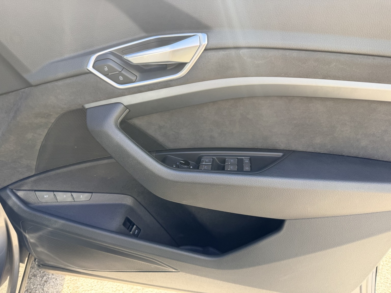 Used Audi e-tron 2020 for sale - 78084401: Photo 4