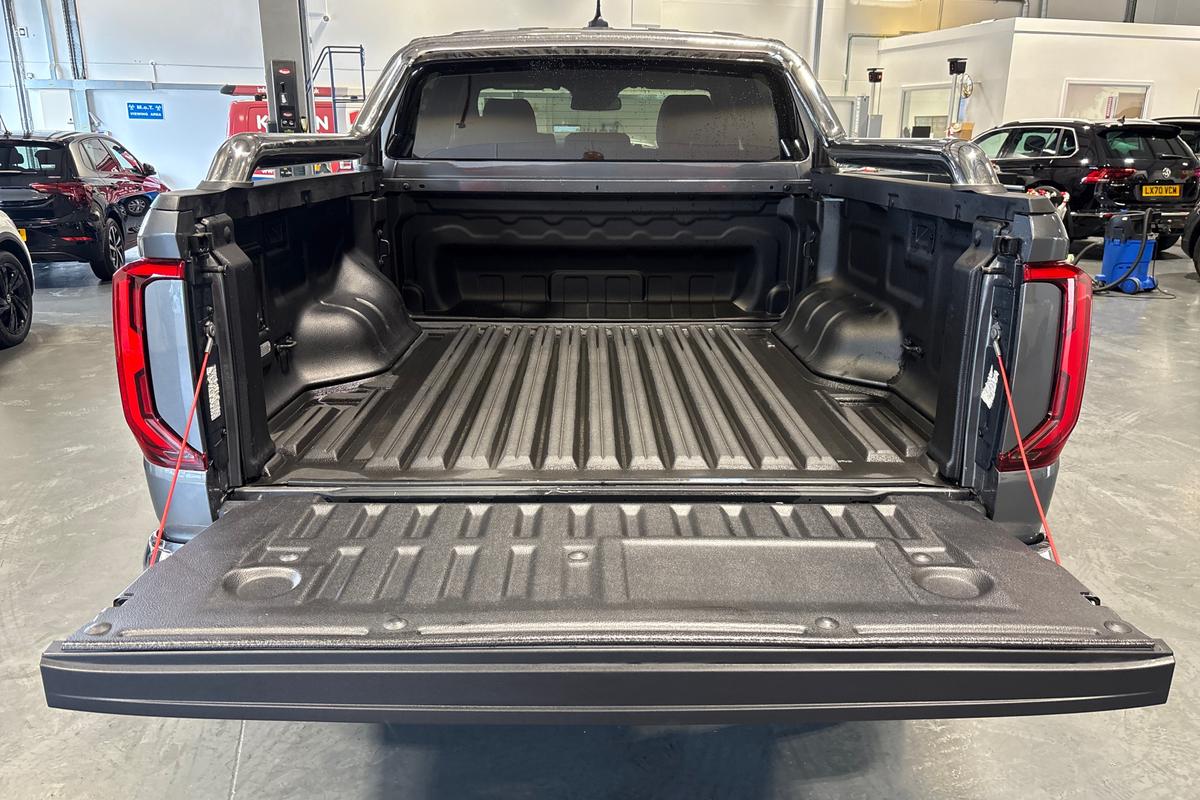 Used Volkswagen Amarok 2024 for sale - 76677531: Photo 21