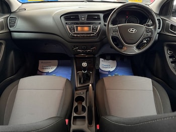 Used Hyundai i20 2017 for sale - 75340900: Photo