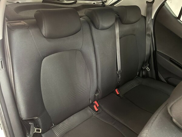 Used Hyundai i10 2018 for sale - 75648099: Photo 18