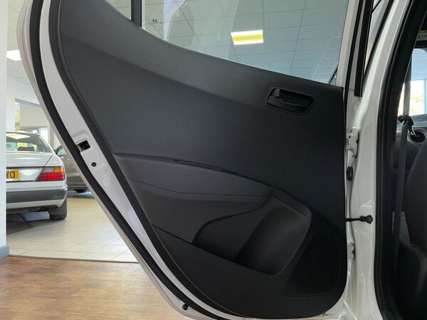 Used Hyundai i10 2019 for sale - 76241341: Photo 41