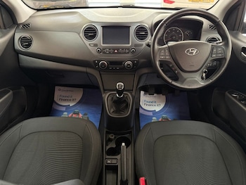 Used Hyundai i10 2018 for sale - 76202451: Photo 2