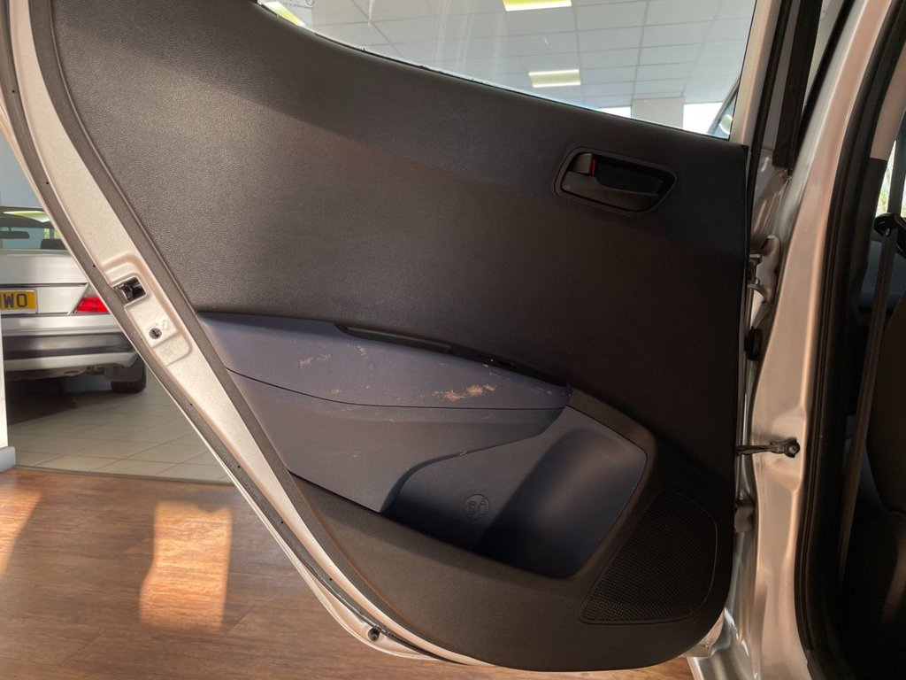 Used Hyundai i10 2014 for sale - 76642294: Photo 38