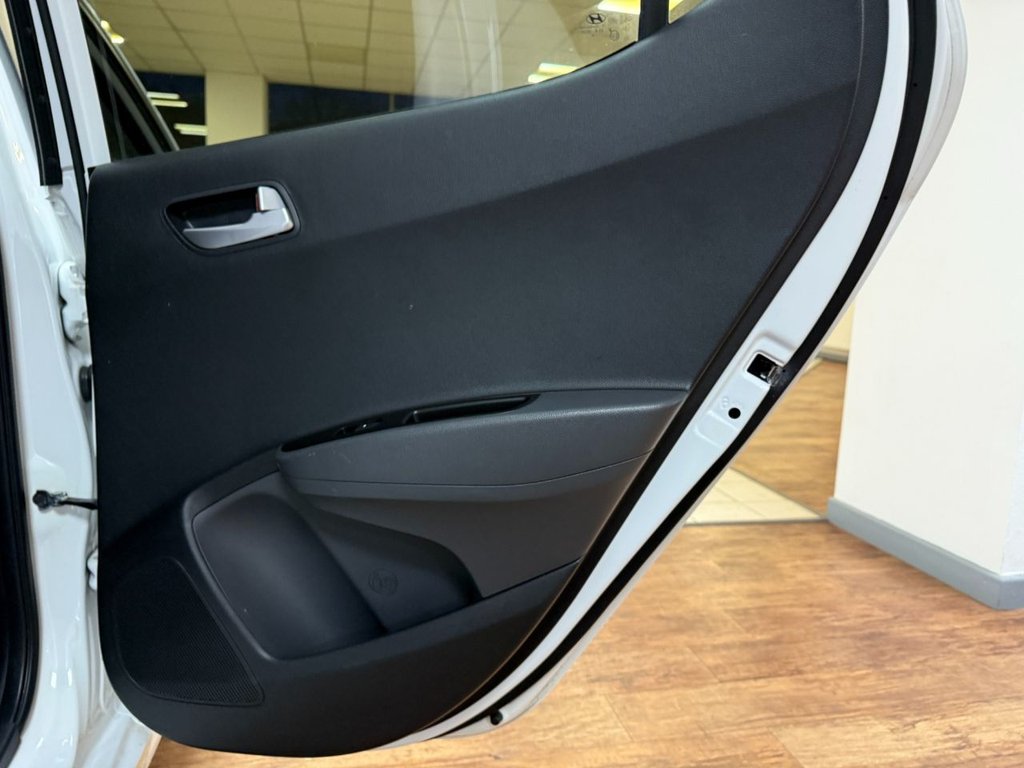 Used Hyundai i10 2018 for sale - 77293239: Photo 36