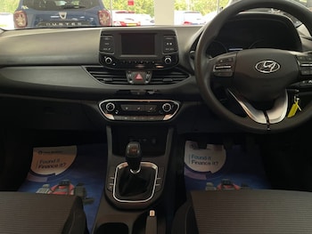 Used Hyundai i30 2017 for sale - 76092548: Photo 2