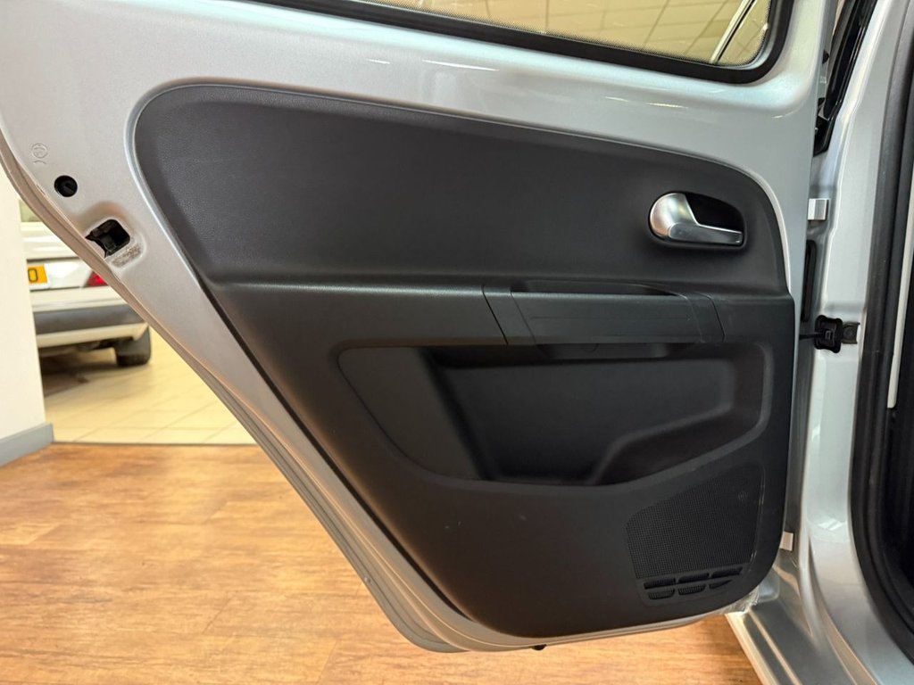 Used Volkswagen up! 2015 for sale - 77042537: Photo 35