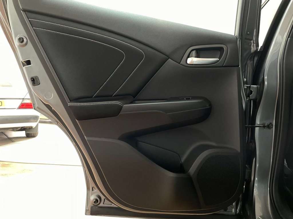 Used Honda Civic 2015 for sale - 76496852: Photo 42