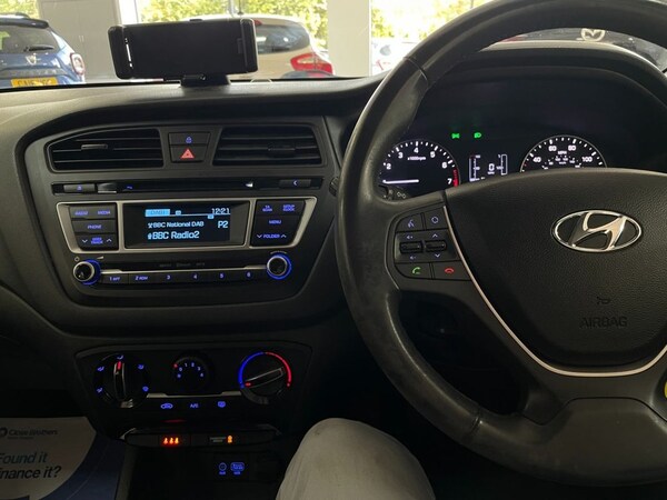 Used Hyundai i20 2018 for sale - 76132327: Photo 21