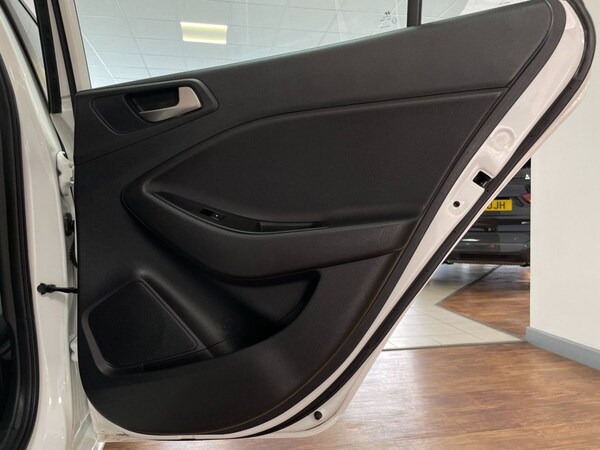 Used Hyundai i20 2018 for sale - 76132327: Photo 37