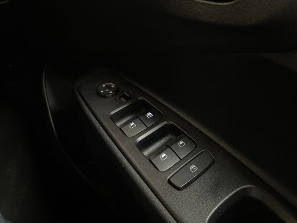 Used Hyundai i10 2021 for sale - 76162790: Photo 30