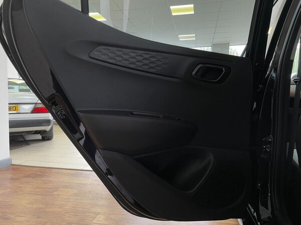 Used Hyundai i10 2021 for sale - 76162790: Photo 40
