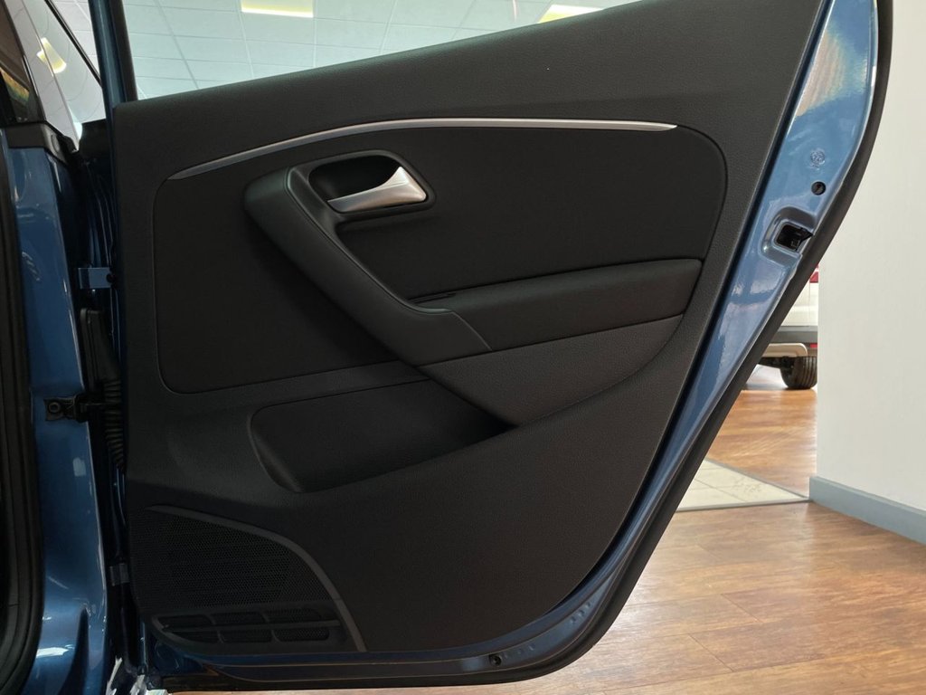 Used Volkswagen Polo 2015 for sale - 76454289: Photo 36