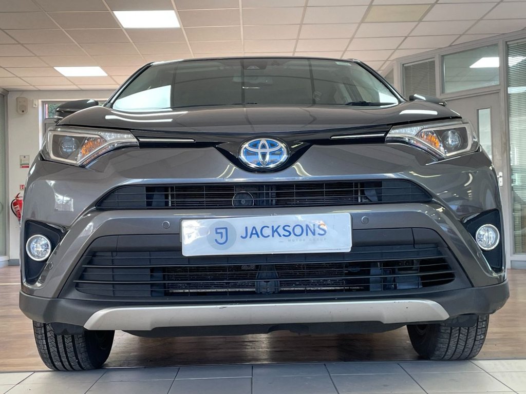 Used Toyota RAV4 2017 for sale - 76367697: Photo 5
