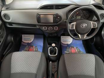 Used Toyota Yaris 2015 for sale - 74839341: Photo