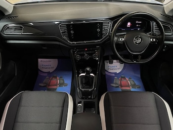 Used Volkswagen T-Roc 2020 for sale - 76985844: Photo