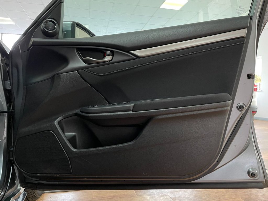 Used Honda Civic 2018 for sale - 76454318: Photo 38