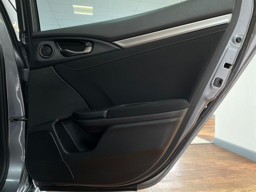 Used Honda Civic 2018 for sale - 76454318: Photo 39