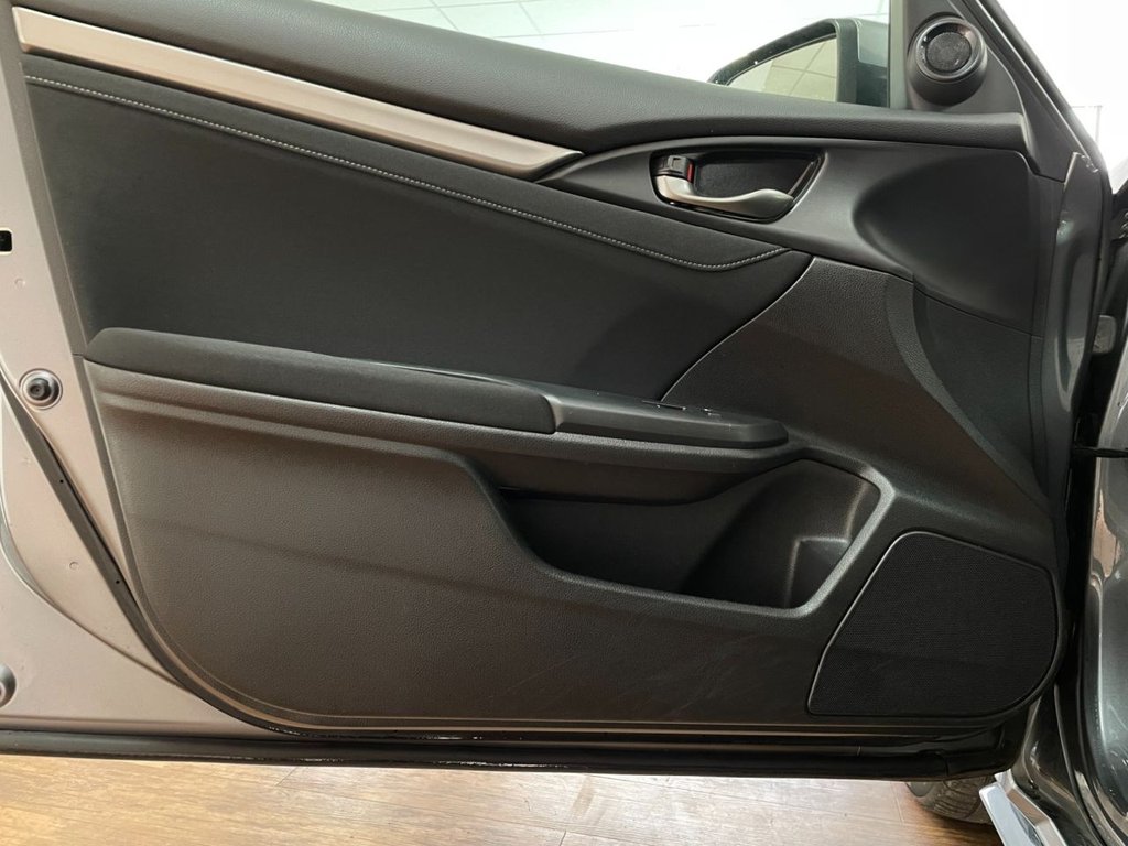 Used Honda Civic 2018 for sale - 76454318: Photo 41