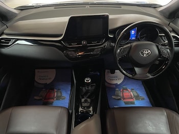 Used Toyota C-HR 2017 for sale - 76291209: Photo