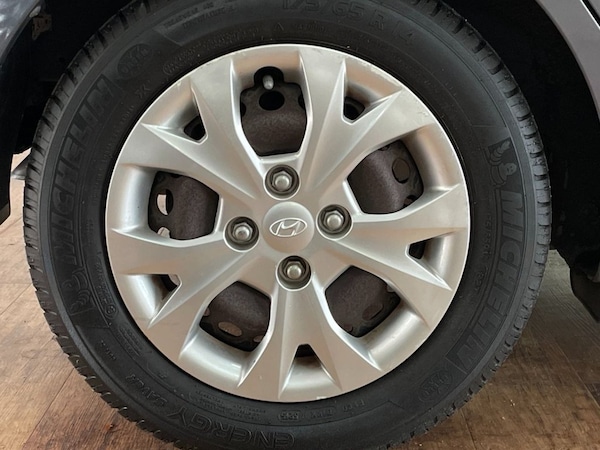 Used Hyundai i10 2015 for sale - 75432785: Photo 32