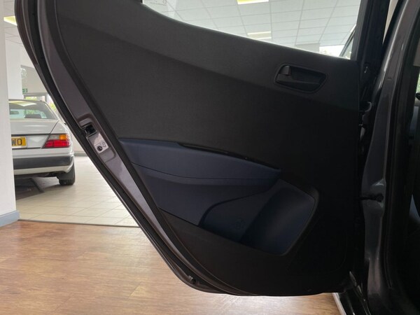 Used Hyundai i10 2015 for sale - 75432785: Photo 38