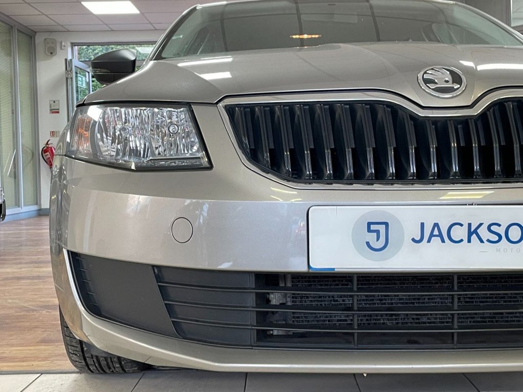 Used Skoda Octavia 2014 for sale - 76496103: Photo 6