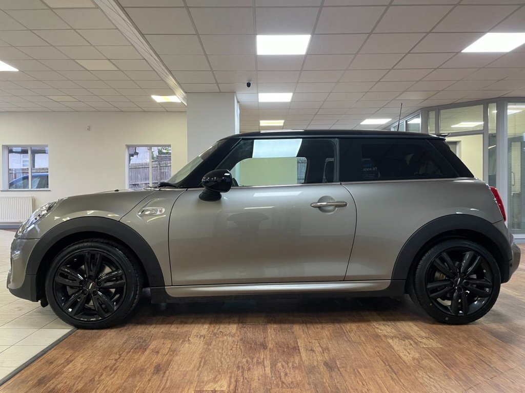 Used MINI Hatch 2018 for sale - 76768130: Photo 8