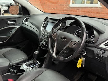 Used Hyundai Santa Fe 2018 for sale - 77042596: Photo