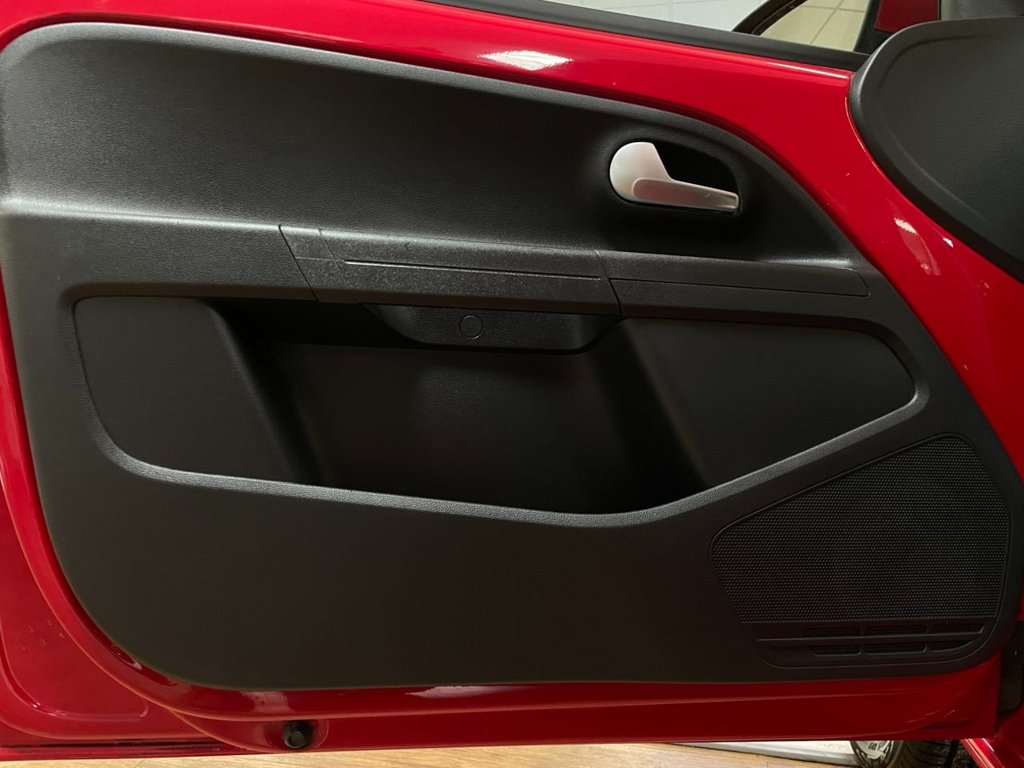 Used Volkswagen up! 2018 for sale - 76685968: Photo 38