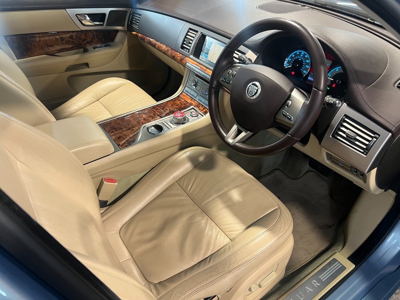 Used Jaguar XF 2009 for sale - 77342398: Photo 8