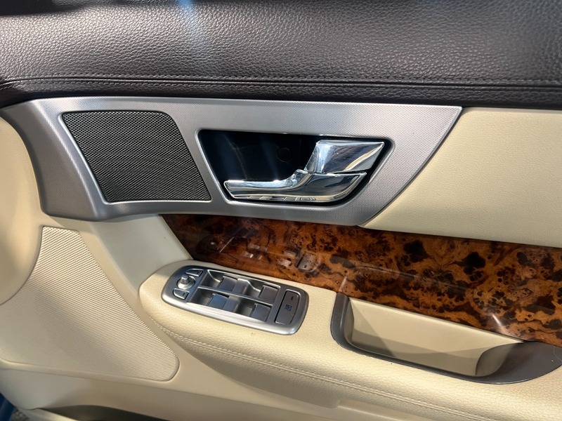 Used Jaguar XF 2009 for sale - 77342398: Photo 9