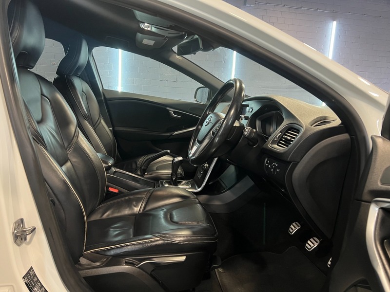 Used Volvo V40 2017 for sale - 76962872: Photo 15