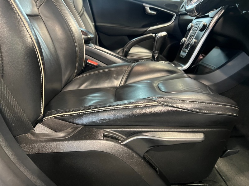 Used Volvo V40 2017 for sale - 76962872: Photo 37