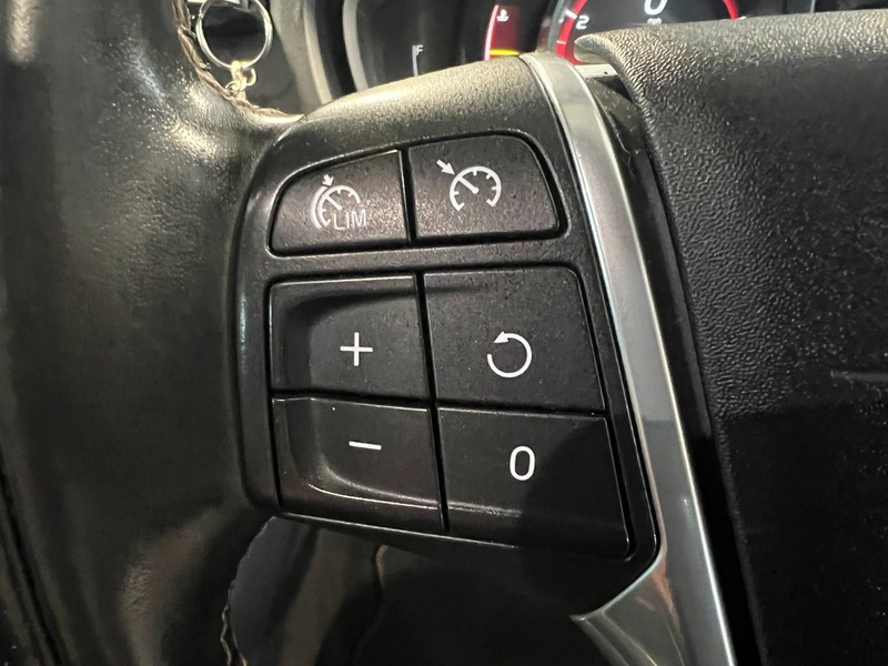 Used Volvo V40 2017 for sale - 76962872: Photo 41