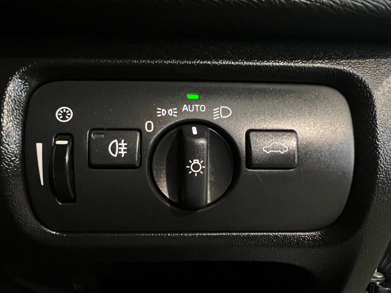 Used Volvo V40 2017 for sale - 76962872: Photo 43