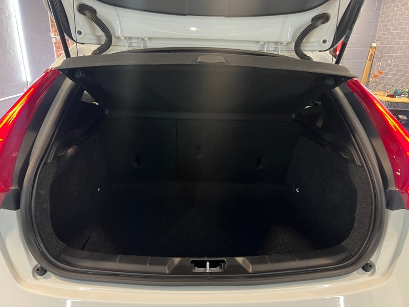 Used Volvo V40 2017 for sale - 76962872: Photo 7