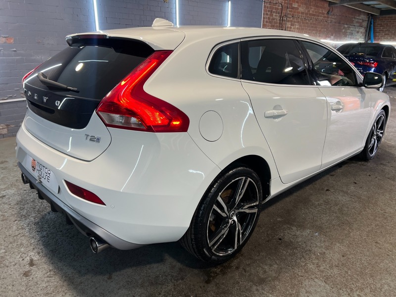 Used Volvo V40 2017 for sale - 76962872: Photo 8