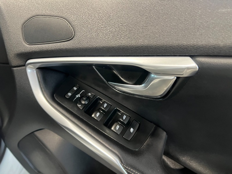 Used Volvo V40 2017 for sale - 76029769: Photo 17