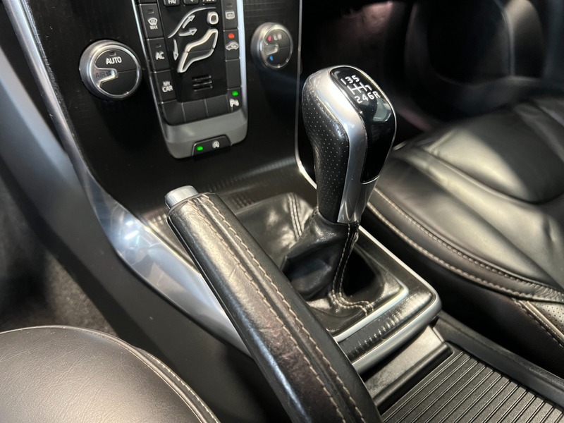 Used Volvo V40 2017 for sale - 76029769: Photo 32