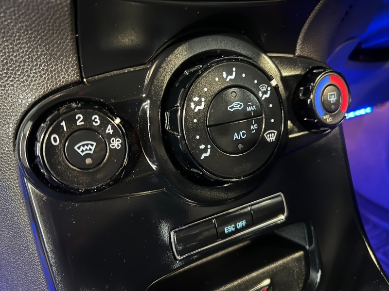 Used Ford Fiesta 2014 for sale - 76896678: Photo 21